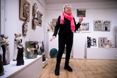 Oulunsalon Varjakassa asuvan Pirkko Räntilän raku-uuni on sammunut, mutta galleriaan ovat kaikki tervetulleita – "Veistokset on tehty nähtäviksi ja tarinat jaettaviksi"
