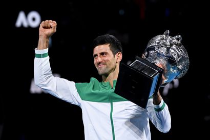 Novak Djokovic pysäytettiin Melbournen lentokentällä ja vietiin säilöönottokeskuksena käytettyyn hotelliin – Australia perui tennistähden viisumin