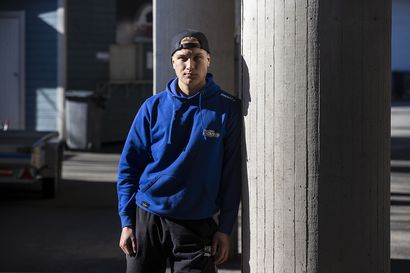 Oulun Lipon 18-vuotias Aapo Hiltunen pitää yllä Muhoksen pesäpalloperinteitä – "Kylmäpäinen kotiuttaja"