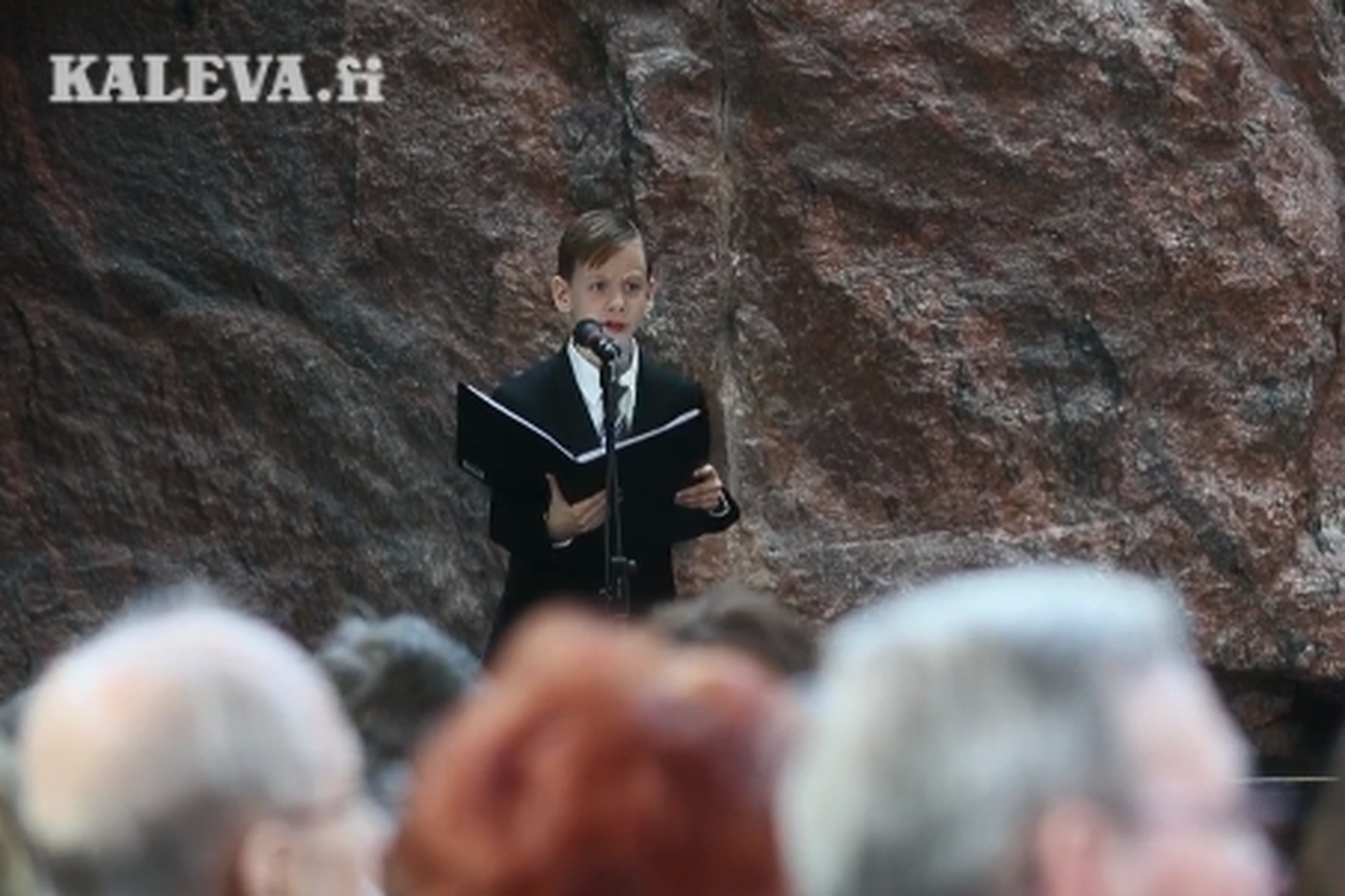 Kahdeksanvuotias Anton Häkkinen ja Jorma Hynninen äänessä - kuuntele, miten oululaislapsi lauloi Temppeliaukion kirkossa