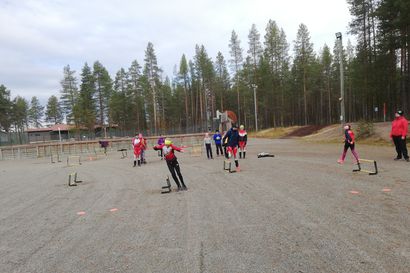 Eri jaostojen urheilijat yhteisleirillä Oivangissa – Kuusamon Erä-Veikkojen urheilijat nauttivat syyssäässä kehittävistä harjoituksista