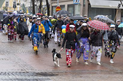 Oulussa vappua on juhlittu niin maltillisesti, että kaupungilla on ollut jopa vähemmän väkeä kuin tavallisena arki-iltana – vappuaatto on sateisin 10 vuoteen