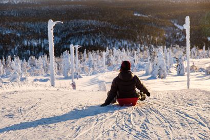 Testasimme Suomen pisimmän pulkkamäen Saariselällä – Mistä löytyy Lapin paras pulkkamäki?