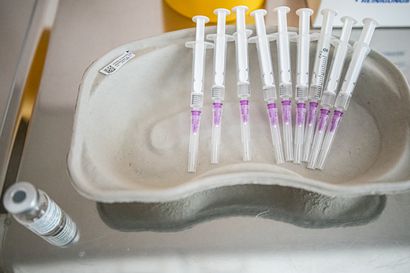 Uusien koronatartuntojen määrä näyttää kääntyneen laskuun Suomessa, kertoo THL – Lähes puolet väestöstä on nyt rokotettu kokonaan