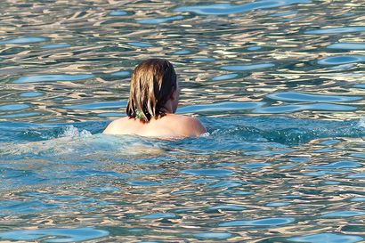 Vaalipostia uimataidosta: "Jos perheessä on esimerkiksi paljon nuorempia lapsia, voi vanhempien olla vaikeaa tai lähes mahdotonta päästä uimataidottomien koululaisten kanssa uimaan"