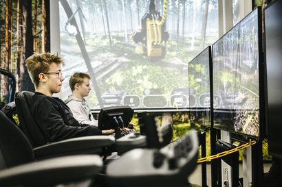 Metsäalan opiskelijat harjoittelevat Rovaniemellä maailman moderneimmilla simulaattoreilla – metsäkoneenkuljettajista on pulaa, silti lähes puolet valmistuvista vaihtaa alaa
