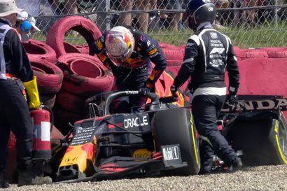 Verstappenin ja Hamiltonin kolari nielaisee yli prosentin Red Bull -tallin budjetista - 1,5 miljoonan euron paukku