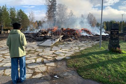 Hietaniemen vanha puukirkko Ruotsin Ylitorniolla tuhoutui tulipalossa – palo sai alkunsa kellotapulista