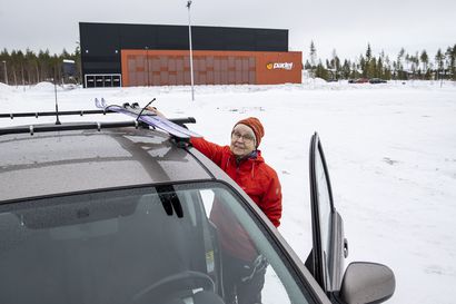 Hiihtäjät kärsivät parkkipaikkapulasta Oulussa ja parkkisakkojakin on saatu – ulkoliikuntapäällikkö osoittaa ratkaisun Hiukkavaarasta