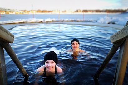 Talviuinti helpottaa stressiä ja parantaa kiirit – Tornion avannossa käy talven aikana uimassa yli 200 uimaria