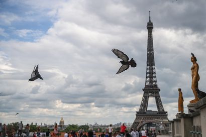 Eiffel-torni evakuoitu pommiuhan vuoksi – Pariisin poliisi sai nimettömän vihjeen