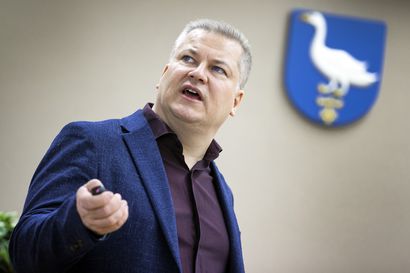 Aluevaltuustoon valittu Pyhäjoen kunnanjohtaja Matti Soronen  mietti esteellisyyttä etukäteen: "Tällaisia tilanteita tulee eteen erittäin harvoin"