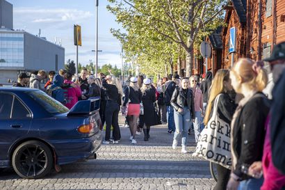 Oulun poliisi valvoi juhlintaa Oulussa: Vilkasta oli mutta rauhallista