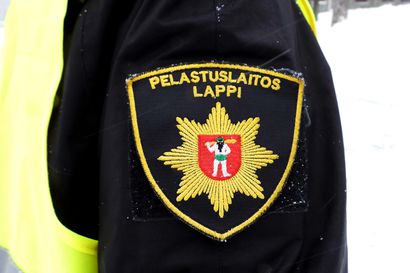 Traktori upposi jäihin Rovaniemen Kemijoella lähellä Vartiosaarta – kuljettaja vietiin sairaalaan