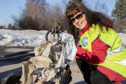 Kylän tiet ja puskat putsattiin puhtaiksi  Oulunsalossa – Lions-klubin siivoustalkoissa löytyi kymmenittäin maahan heitettyjä koronamaskeja, mutta ei lainkaan koirankakkoja