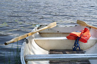 Soutajat joutuivat veden varaan Haapavedellä – sivullinen pelasti heidät veneellään