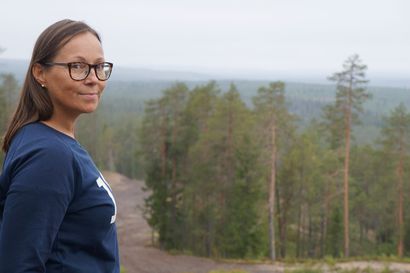 Päätalo-elokuvista tuttu näyttelijä vaihtoi rakennusalalle - Susanna Mikkonen on 50 vuotta ja sata lasissa: "Kyllä minulla voi olla vielä 20 vuoden ura edessä"