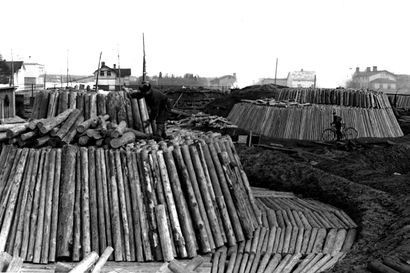 Sellupuu taipui miiluihin poikkeusoloissa – Oulu Osakeyhtiö ryhtyi talvisodan aikana tuottamaan puuhiiltä häkäpönttöautoihin