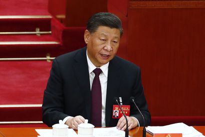 Kiinan Xi Jinpingin asema vallan ytimessä vahvistettiin – entinen presidentti Hu Jintao saatettiin ulos kesken kommunistipuolueen kokouksen