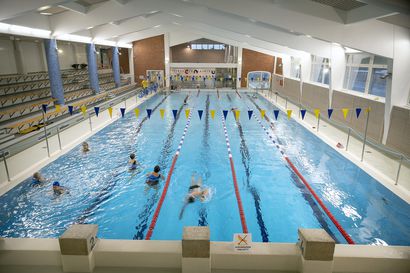 Uintikisat ja Terwamaraton aiheuttavat muutoksia Raksilan ja Raatin uimahallien aukioloihin