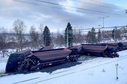 Malmijuna suistui raiteilta Narvikin lähellä – raideliikenne Pohjois-Ruotsista Norjaan on poikki