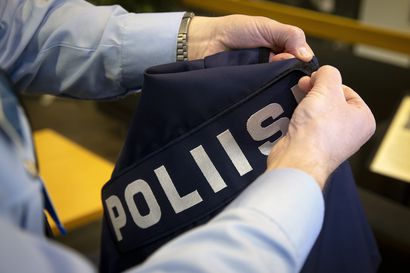 Poliisi saanut kymmeniä rikosilmoituksia poliisijohdon nimissä lähetetyistä huijausviesteistä