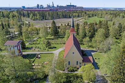 Kirkkojen juhlahumu jatkuu Raahessa: Saloisten kirkossa vietetään tuplajuhlia