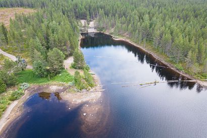 Tänne Suolijärvien vedet virtaavat – yleisöä tulvi torstaina kallion sisälle kaivettuun Jumiskon vesivoimalaitokseen