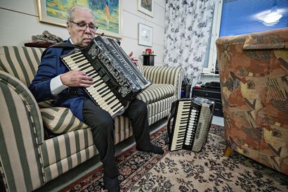 Pertti Haipola on viihdyttänyt soitollaan ja laulattanut oululaisia yli 60 vuotta – "Haitari tuntui nuorempana paljon kevyemmältä"