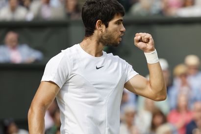 Carlos Alcaraz voitti Wimbledonin mestaruuden – Novak Djokovicin pitkä voittokulku päättyi tappioon loppuottelussa