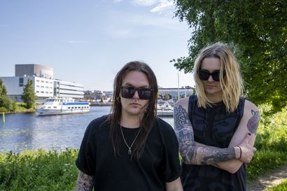 Blind Channelin Joel Hokka ja Niko Moilanen eivät enää tule Ouluun bilettämään, vaan rauhoittumaan – "Sopivan sekaisin pitää olla"