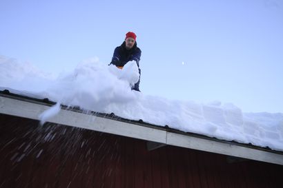 Katot voivat sortua painavan lumikuorman alla maatiloilla
