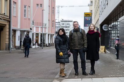 Oulun keskustan ruokaralliin etsitään ratkaisuja kaupungin ja yritysten yhteistyöllä – voisivatko ruokakuskien omat tolpat ratkaista parkkeerausongelmat?