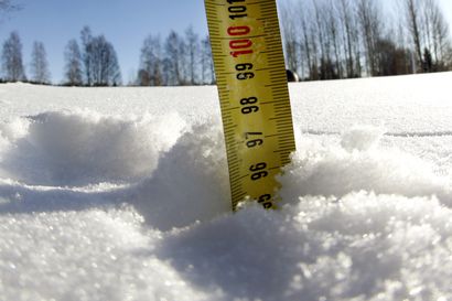 Lämpötila kiikkuu rutkasti lämmön puolella Oulussa, mutta lumipeite ei vain hupene – siihen on kolme syytä