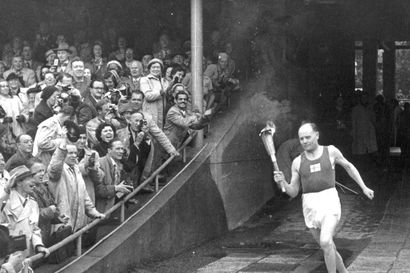 "Siirtykää syrjään tai ampukaa" – Paavo Nurmen tie olympiatulen sytyttäjäksi oli liipaisimella, kun poliisi oli pysäyttää varjellun salaisuuden 70 vuotta sitten