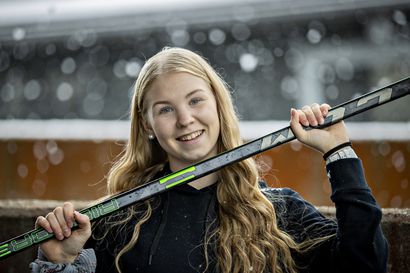 Vasta 17-vuotias Anna-Kaisa Antti-Roiko on Kärppien liigajoukkueen avainpelaaja – "Tavoitteeni on, että saan jääkiekosta itselleni ammatin pitkäksi aikaa"