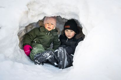Vilma ja Kaarle hiihtävät, vaikka pakkasta olisi yli 20 astetta – Lapin päiväkodeissa ulkoiluun vaikuttavat pakkasasteet ja tuuli