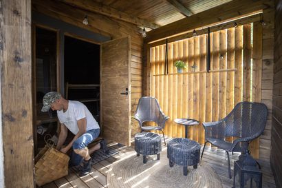 Yhä useammat haluavat saunan pihalle, oululaisperhe saunoo tunnelmallisessa ulkosaunassa: "Saunomisesta muodostuu oma, ihana ja rentouttava hetki"