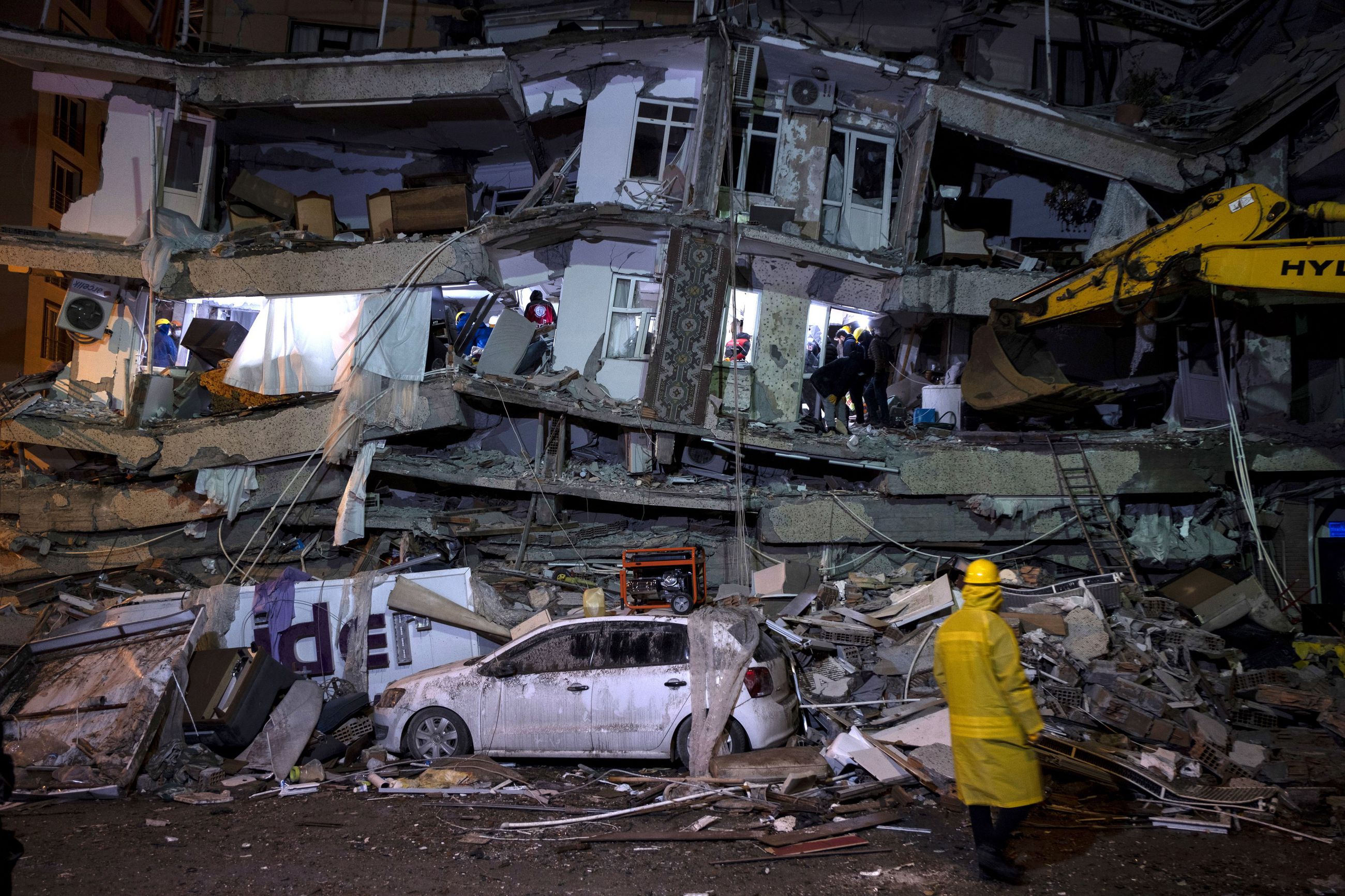 Turkissa maanjäristyksen tuhoalueille on julistettu kolmen kuukauden  poikkeustila – vahvistettuja kuolonuhreja jo yli 5 000 | Lapin Kansa