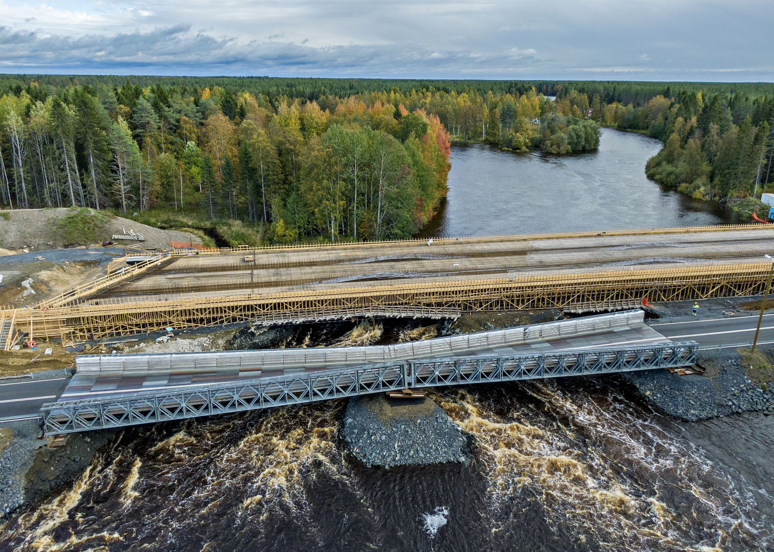 Nelostie On Poikki Oulussa – Väliaikainen Työmaasilta On Vaurioitunut ...