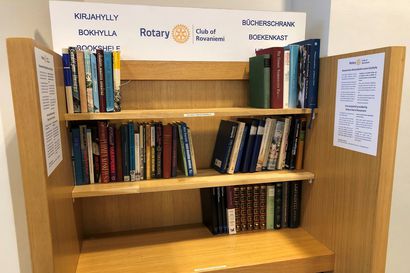Lauantaina vietetään Aleksis Kiven päivää ja sen kunniaksi Rotaryt toivovat lisää lukemista Sampokeskuksen avoimeen kirjahyllyyn
