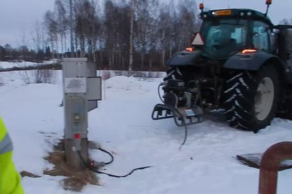 Jätevesipumppaamo käy väliaikaisesti aggregatilla, Kimmo Jokinen kehottaa välttämään jokijäälle menemistä matonpesupaikan kohdalla Oulaisissa