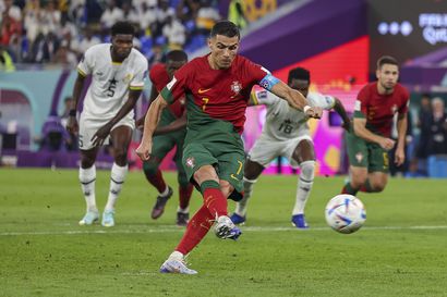 Cristiano Ronaldo teki jalkapallon MM-historiaa – Portugali voitti maalijuhlassa Ghanan