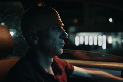Elokuva-arvio: Bulgarialainen taksikuski halajaa Suomeen – muun muassa yhteiskuntaan identifioitumista ja henkilökohtaista vastuuta tarkasteleva tarina avautuu hyvin hitaasti