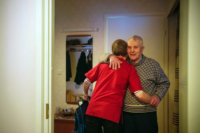 "Tässä iässä ei voi kuulua kuin hyvää" – Alli Korva, 99, ja Kalle Sukuvaara, 98, ovat Ylen televisiosarjan lappilaisia tähtiä