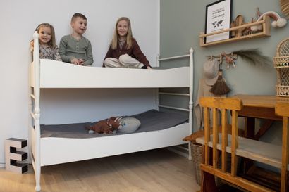 Arki sujuu leikiten Männyn perheessä, kun leluilla on oma paikkansa – väritrendien ansiosta lastenhuoneet on helppo pitää harmonisina