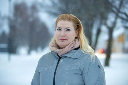 Viiden lapsen äitinä kansanedustaja Katja Hänninen haluaa aloittaa kornoarajoitusten poiston nuorista ja lapsista: "Pelkkä rajoitusten purkaminen ei riitä, vaan meidän on kuunneltava lapsia ja heidän huoliaan tulevasta."