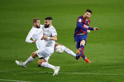 Lionel Messi takoi kaksi maalia 767. ottelussaan Barcelonan paidassa – argentiinalaistähti ylsi Xavin seuraennätykseen