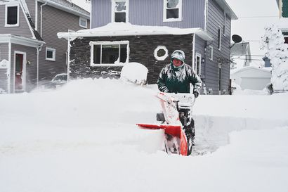 Yhdysvaltain talvimyrsky vaatinut jo kymmeniä kuolonuhreja – pelastajien on vaikea löytää apua tarvitsevia lumimassojen vuoksi
