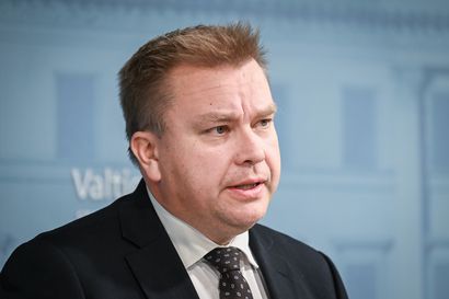 Puolustusministeri Kaikkonen: Suomeen ei kukaan ole tyrkyttämässä ydinaseita